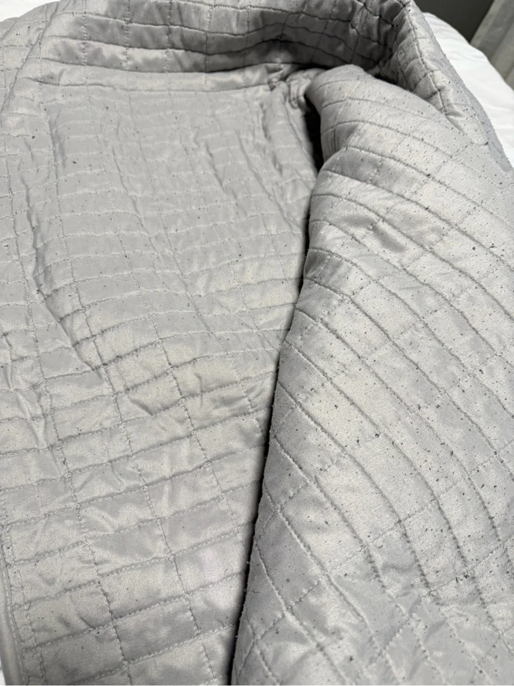 Gray Quilted Bedspread – Modern Lightweight Comfort
